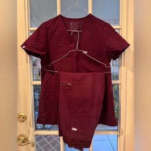 Figs Scrub Set - Zamora joggers & Catarina top